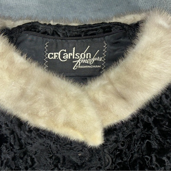 Breathtaking Vintage Fur Coat - Picture 2 of 12